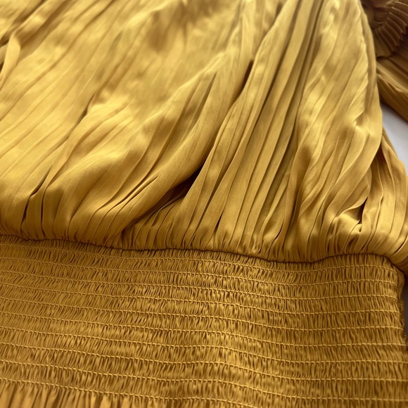 Like new Joie yellowish gold top. Worn once - Picture 3 of 8